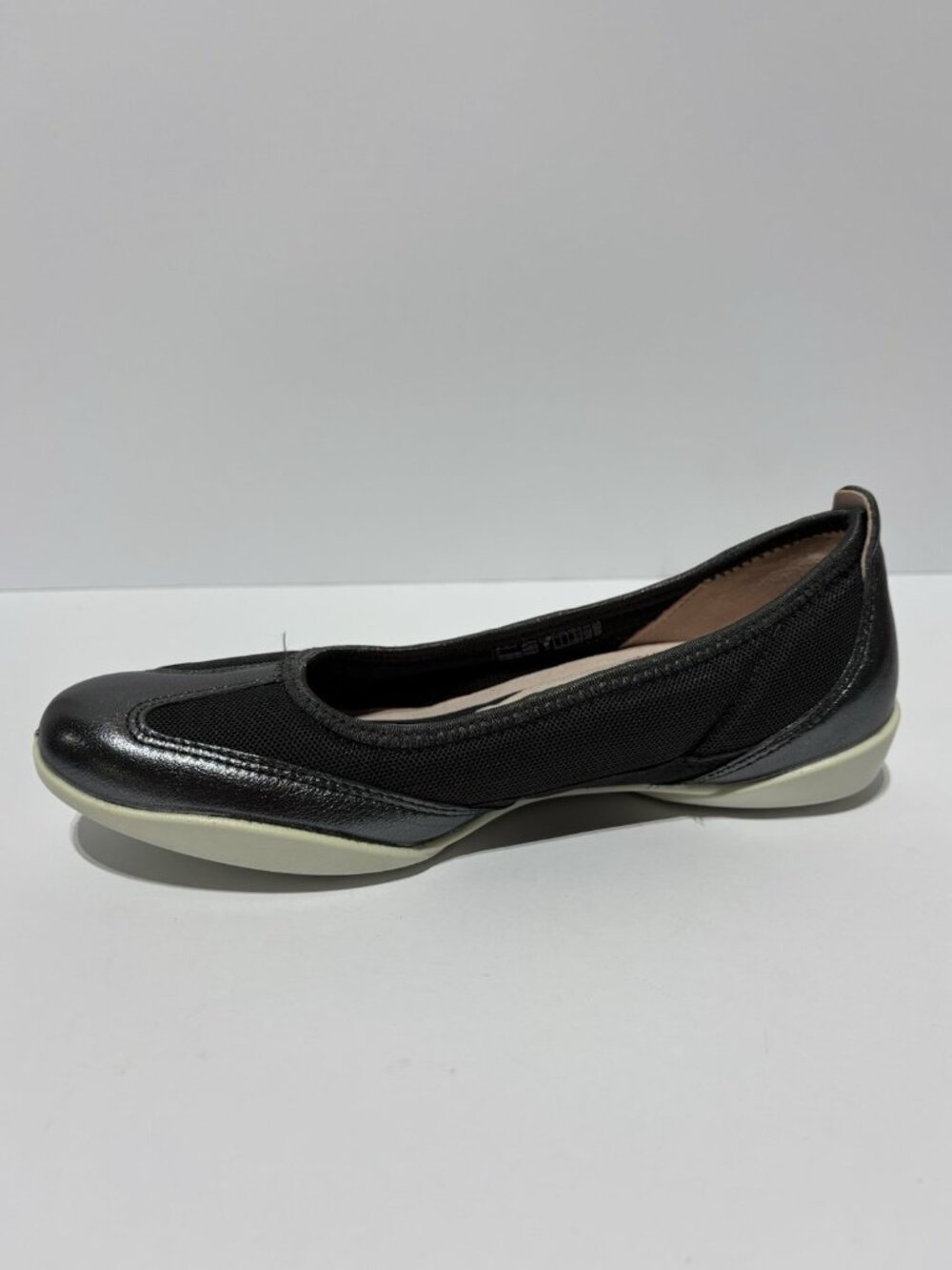 Ecco Women’s Bluma Dark Shadow Ballet Flats, Size EUR 37, US 6-6.5 M - Picture 2 of 6